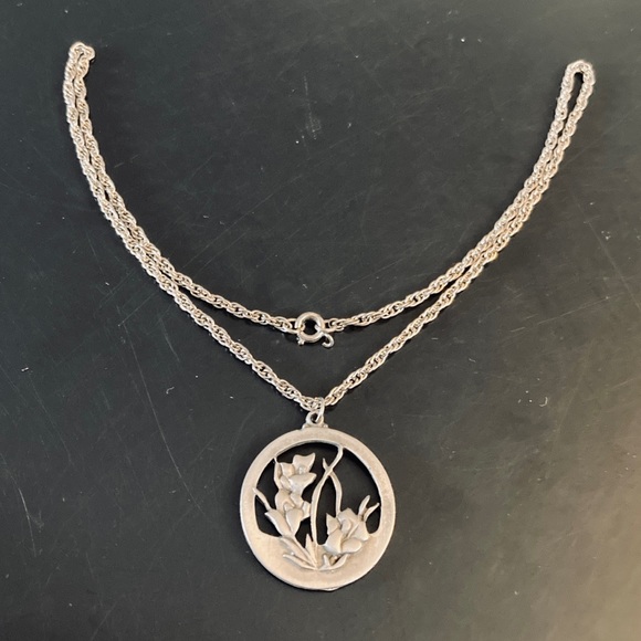 Vintage Pewter Floral Necklace - Picture 11 of 11